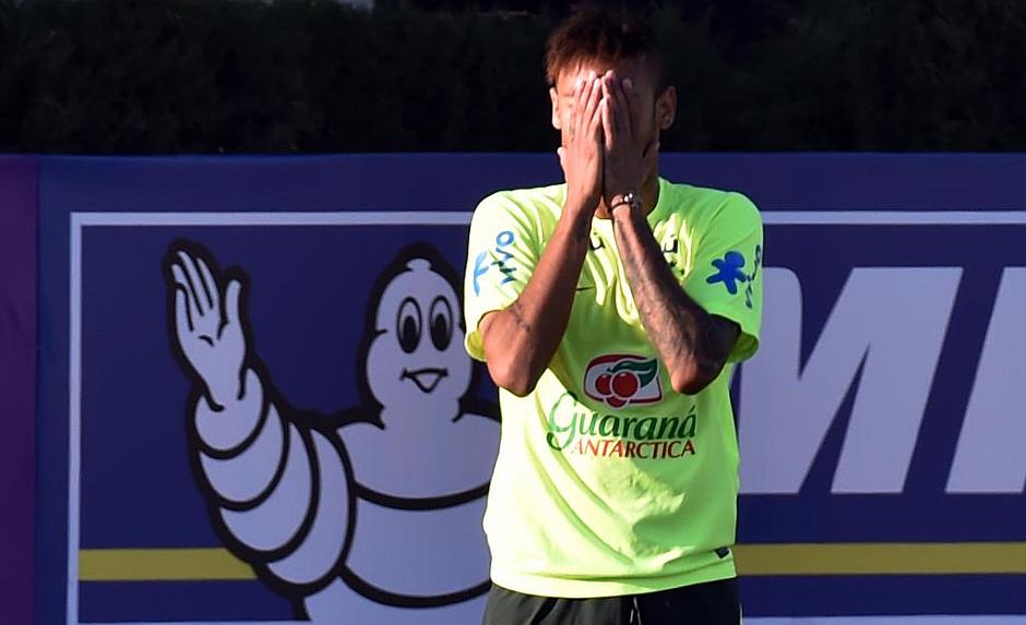 marca's tweet photo. .@neymarjr reaparecerá con Brasil frente a Argentina http://t.co/ifAUaqtQch http://t.co/fY4UJ5BHce