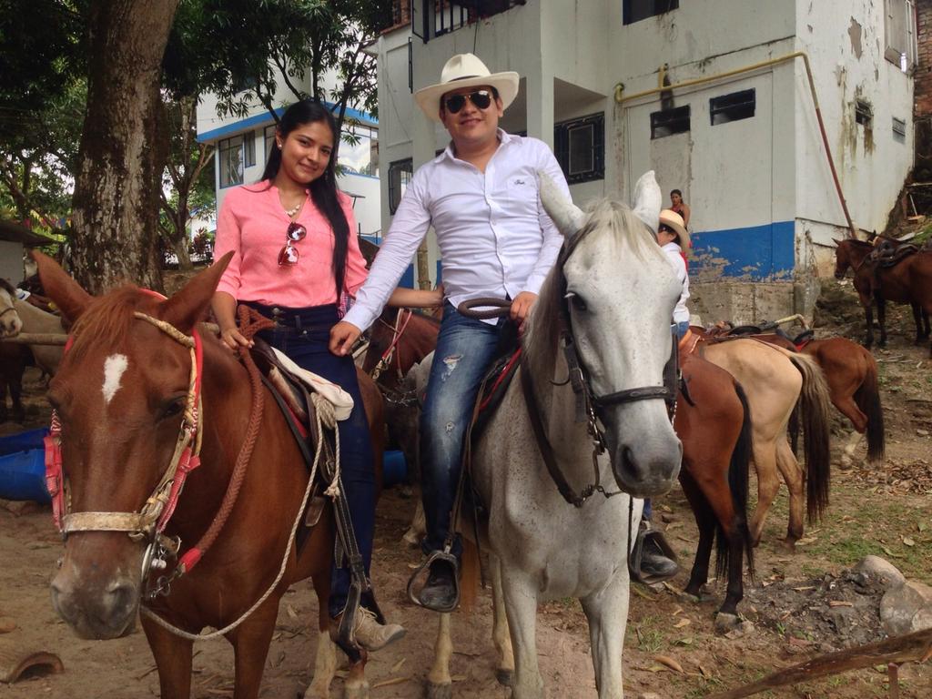 leandro0918's tweet photo. #LeandroLozanoSuazaConcejal en la Cabalgata san pedrina en melgar tolima. @MelgarTv @jazmiusic @Anggie_lozano http://t.co/axxeiH5Lkq