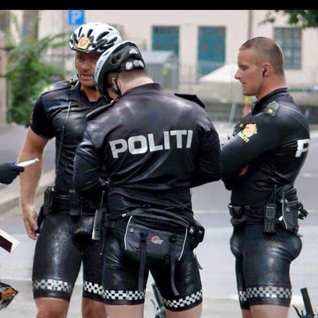 GeorgieTyler2's tweet image. Norwegian police. #getcuffed in Norway!