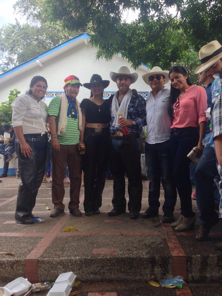 leandro0918's tweet photo. @jazmiusic y #LeandroLozanoSuazaConcejal En la Cabalgata san pedrina d melgar tolima. @MelgarTv http://t.co/MIn1YPGkCX