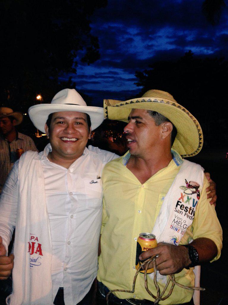 leandro0918's tweet photo. Compartiendo con los amigos en la Cabalgata san pedrina d melgar tolima. #LeandroLozanoSuazaConcejal @MelgarTv http://t.co/JwrBJI1PBH