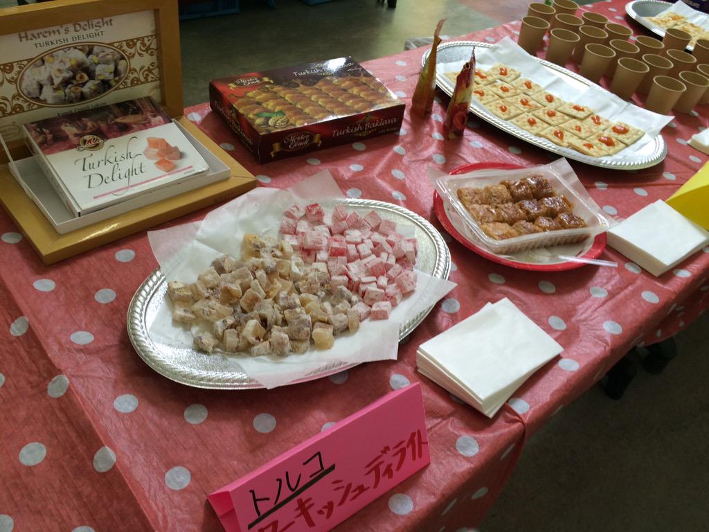 swy27Japan's tweet photo. 【実況】世界のお菓子、飲み物ブース大好評でした🎵
#swy http://t.co/rCMp4sCN5P