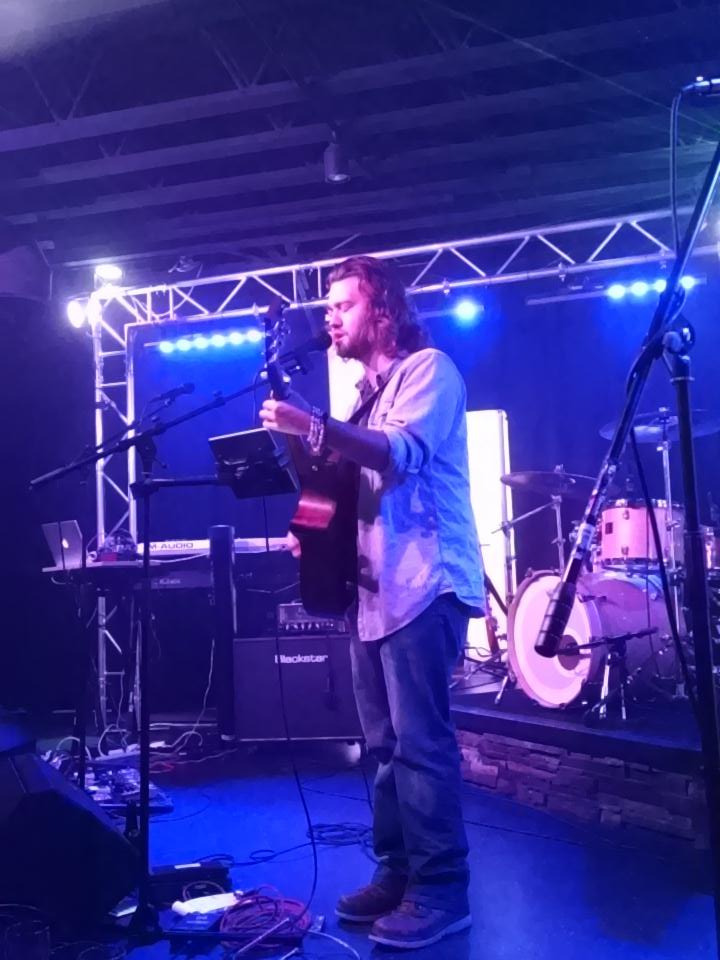 aleichty16's tweet photo. @MichaelLeier what a cool surprise to see you at Shotgun Sally's! You are great!! http://t.co/JOuYfn8KhF