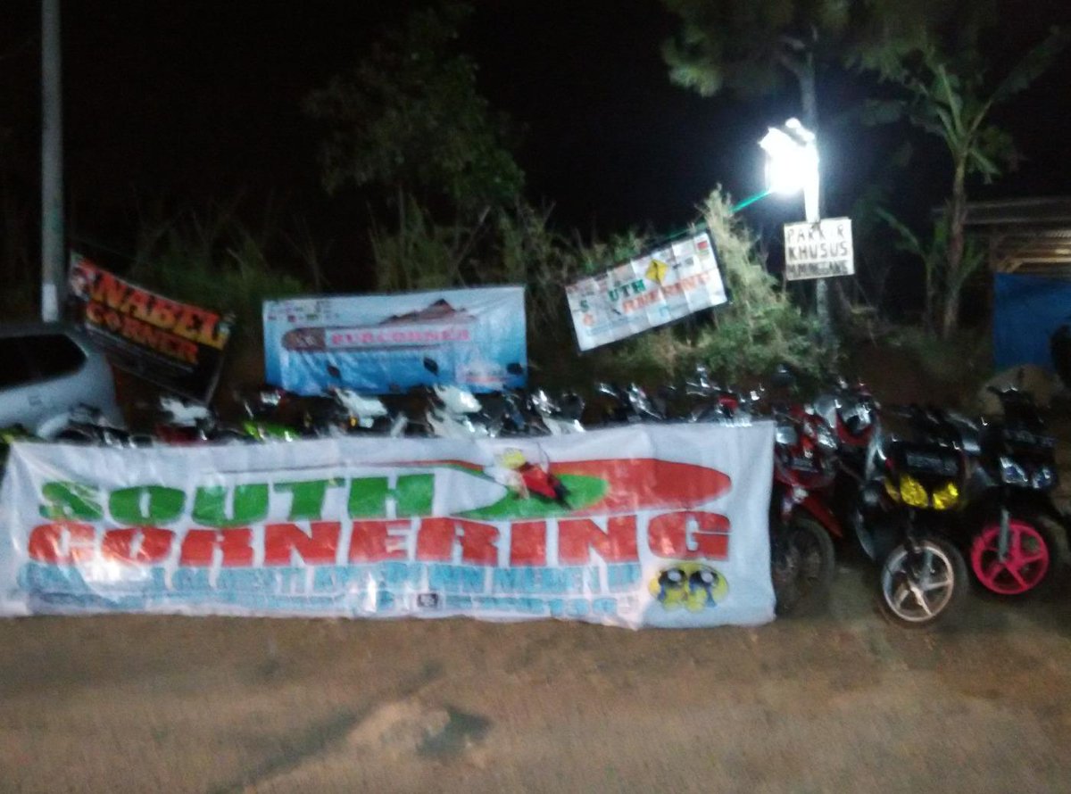 rikashears's tweet image. Makasih buat @SouthCornering1 &amp;amp; @Burcorner udah makan-makan di Warung Mumunggang. Ditunggu acara selanjutnya di sini!