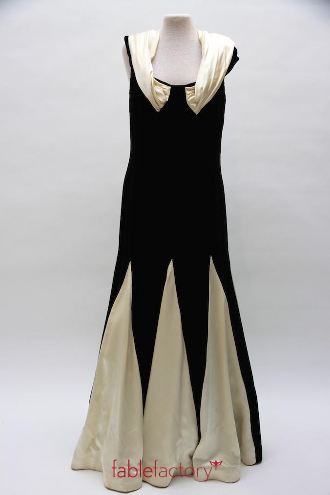 Fablefactory's tweet image. Kostuums van de Week: Kleur bekennen? Ga van top tot teen in zwart-wit! ow.ly/CaIjl #kostuumverhuur