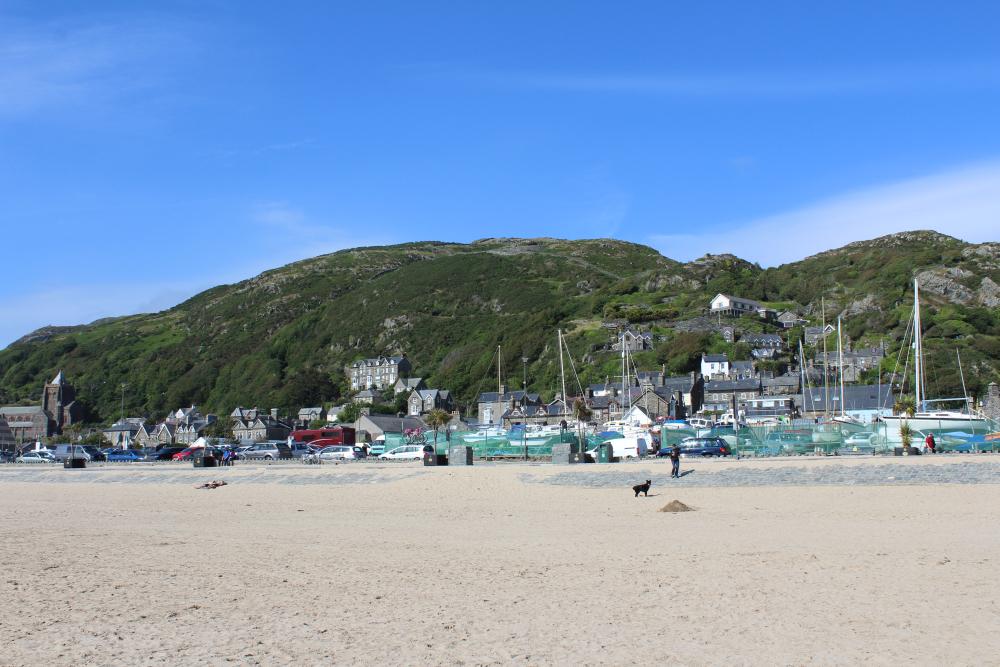 JonesiOnTwittah's tweet photo. Barmouth yesterday #Gwynedd #Wales #3pyr http://t.co/j9AVufgEcH