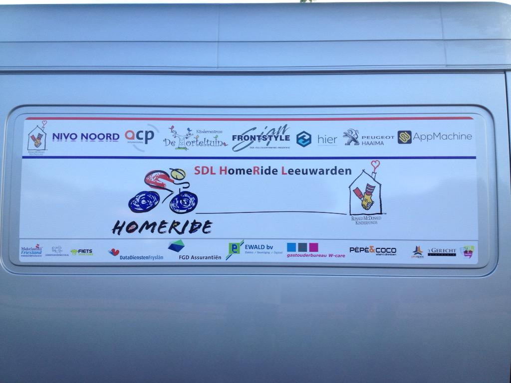 HomeRide058's tweet photo. Prachtig fietsweer, we zijn in Waalre. Nog zo'n 90 km tot Maastricht. Deze en vele andere sponsoren: heel veel dank! http://t.co/UnbCKlOvA7