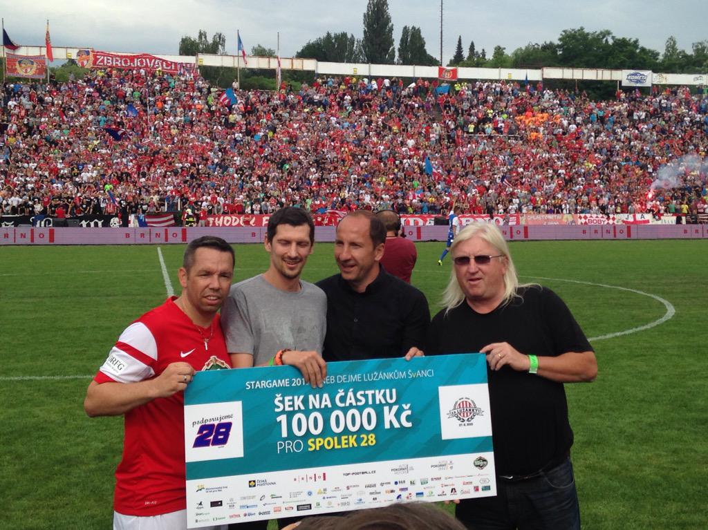 JanKaliba's tweet photo. Pokrik dne Za Luzankami: 'Ciso bojuj!' #cisovsky http://t.co/zg0JWsMbVh