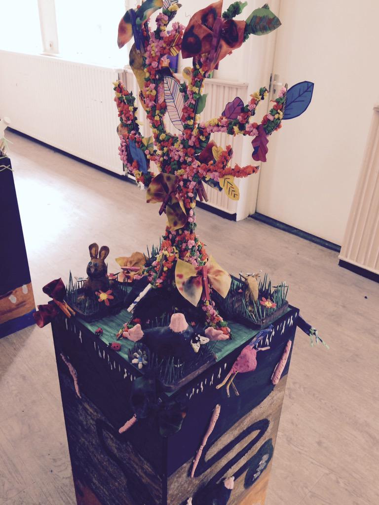 FransKuppens's tweet photo. Vanuit de leskisten een prachtige Expo van kinderen v/d basisscholen @Gem_Cranendonck Nu te zien op @PleinPubliek http://t.co/GFwkKGlpFQ