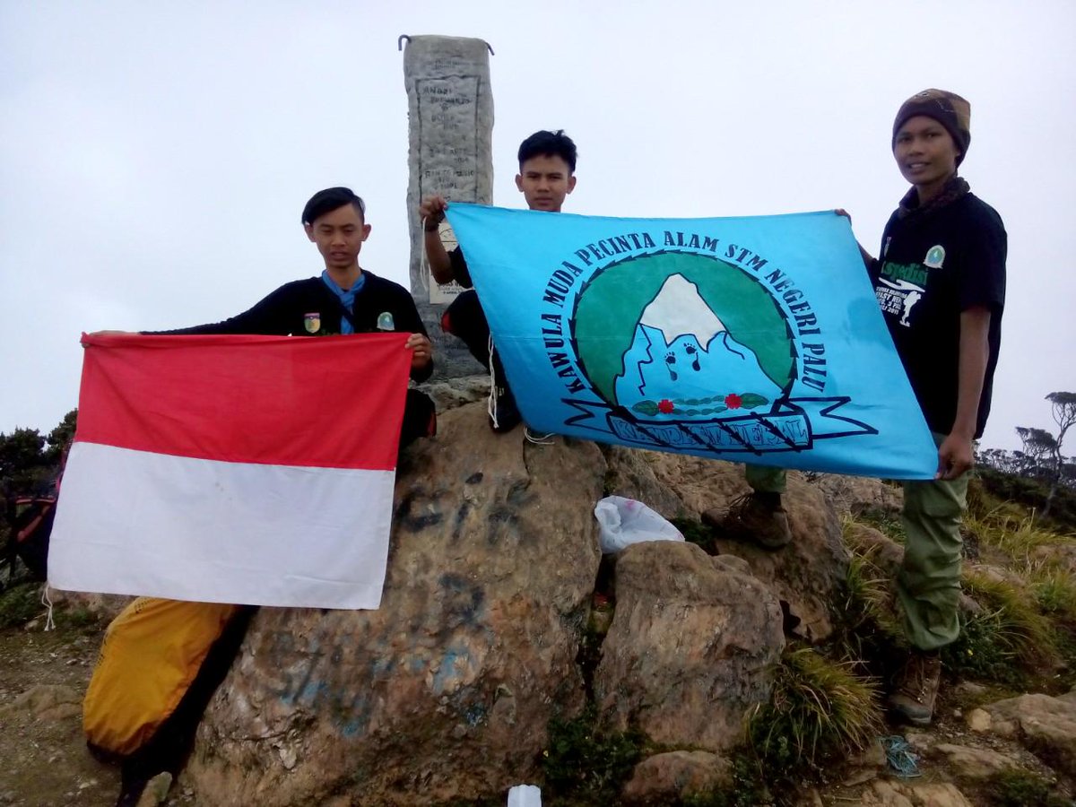 Alhamdulillah, bendera kebanggaan telah berkibar di puncak tertinggi sulawesi!!!
