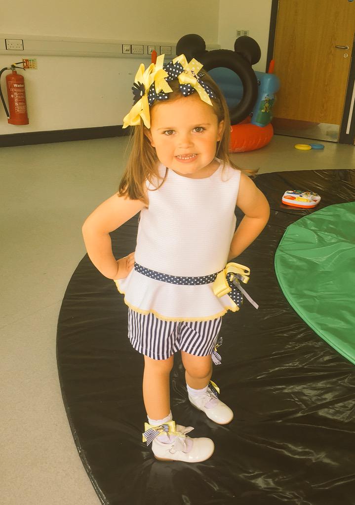 Sam_Lau_Pow's tweet photo. My darling rocking #littledarlings http://t.co/ZEeI1wuGs9