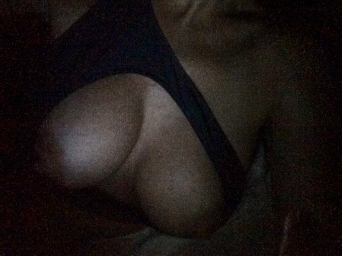 I put my bra on wrong, but it looks pretty good. You're welcome. #Goodnight http://t.co/urNi8iHKjl<a href="/tag/goodnight"class="tags"><span>#goodnight</span></a>