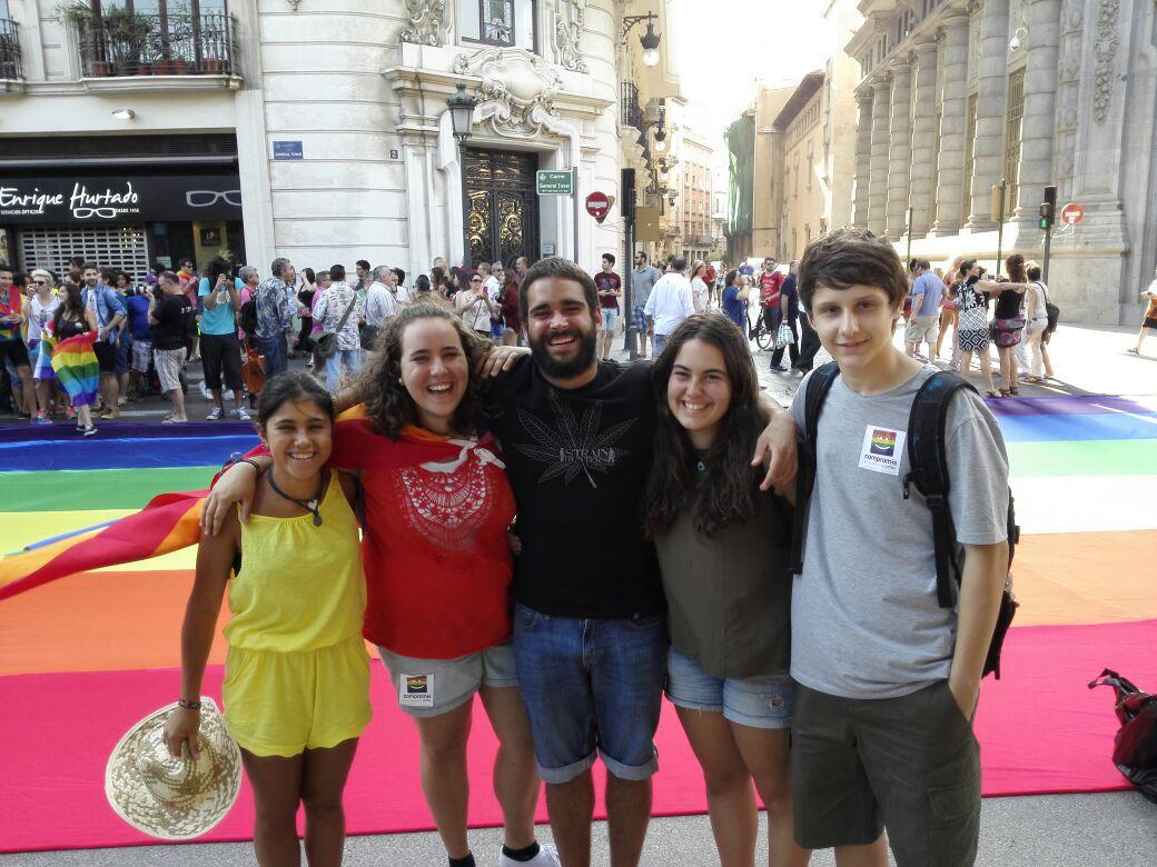 majoGD97's tweet photo. enorme el dia d'ahir😍😍😍😍 #OrgullVLC2015 http://t.co/C7DGn64Wus