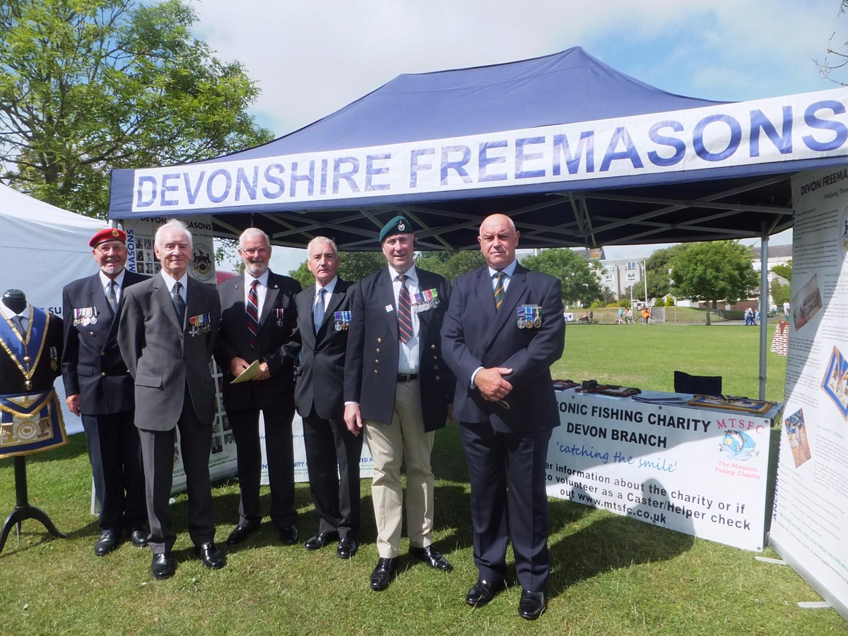 DevonFreemasons's tweet photo. Devonshire Freemasons form up to take part in Veterans' March Past at Plymouth Armed Forces' Day on Sat 27 Jun 15 http://t.co/asYhg7Myhp