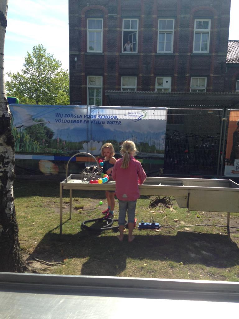 mensenman's tweet photo. Budeldorplein watermarkt vandaag ! http://t.co/qbnMHrANOE