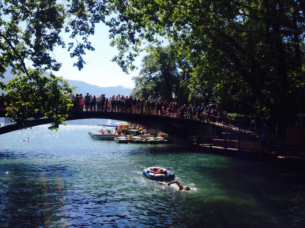 Lorelei350's tweet photo. #TeamWez sous le pont des amours ! #TriAnnecy <3 #handisport http://t.co/C83lyrfxRX