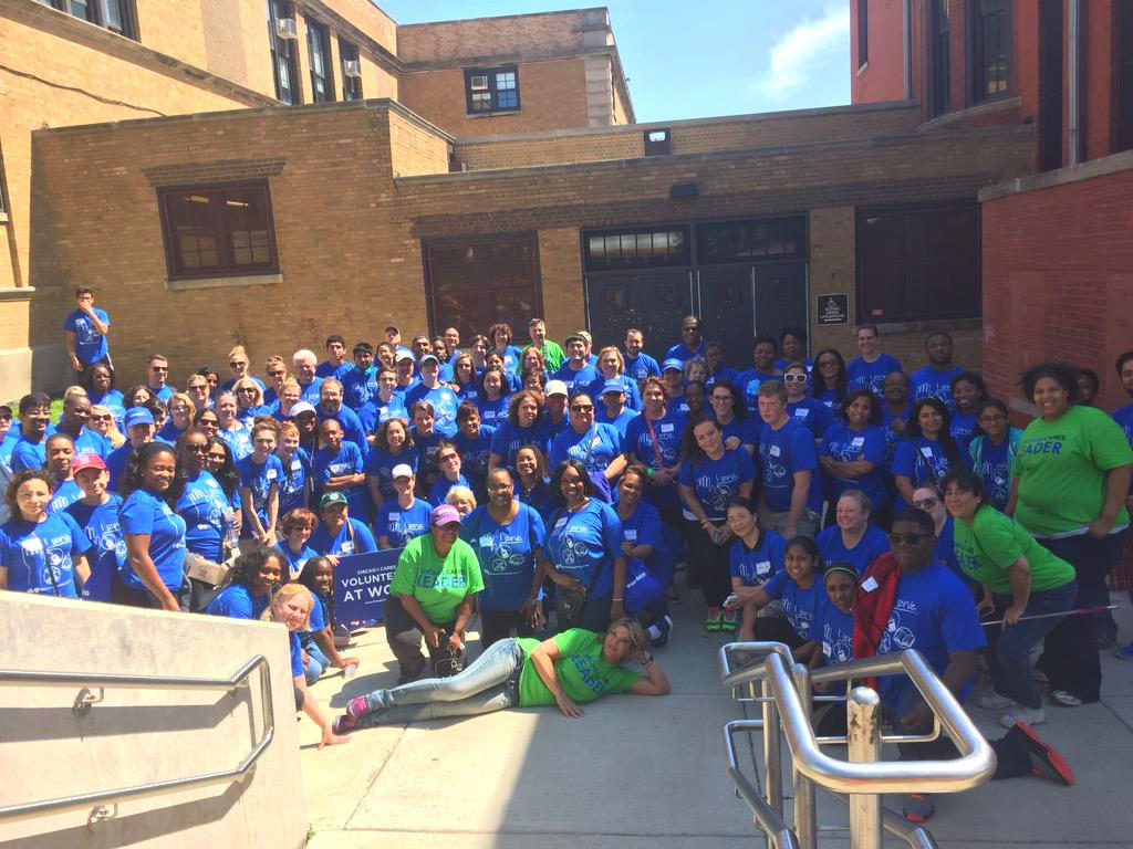 LMA1913's tweet photo. Team @BCBSIL had 200+ volunteers @ChicagoCares #ServeAThon2015 #ImImpact across #Chicago #Thorp http://t.co/Cald8vSI4z