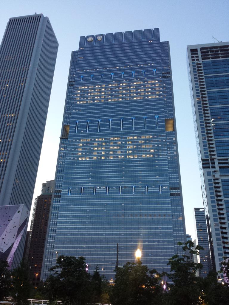 LMA1913's tweet photo. Team @BCBSIL had 200+ volunteers @ChicagoCares #ServeAThon2015 #ImImpact across #Chicago #Thorp http://t.co/Cald8vSI4z