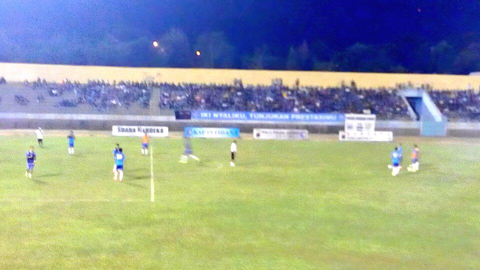 psis_semarang's tweet photo. Psis : kiper saiful, taufik, arifin, fauzan,  vidi, welly, yunus, agung, franky, bakori, hari http://t.co/BC29XCYtyv