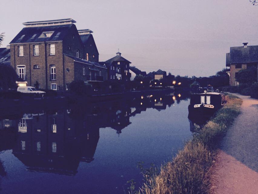 EggOnTheMoon's tweet photo. What a great view of my walk home last night along River Lea in Ware. @ThisIsWare @WareTourism http://t.co/g5v9hAITk7