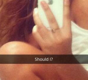 lamAIexx's tweet image. 4 Images of What Happens When a Guy Accidentally Sends Snapchat To His WIFE'S FRIEND, bit.ly/1LvTuJO