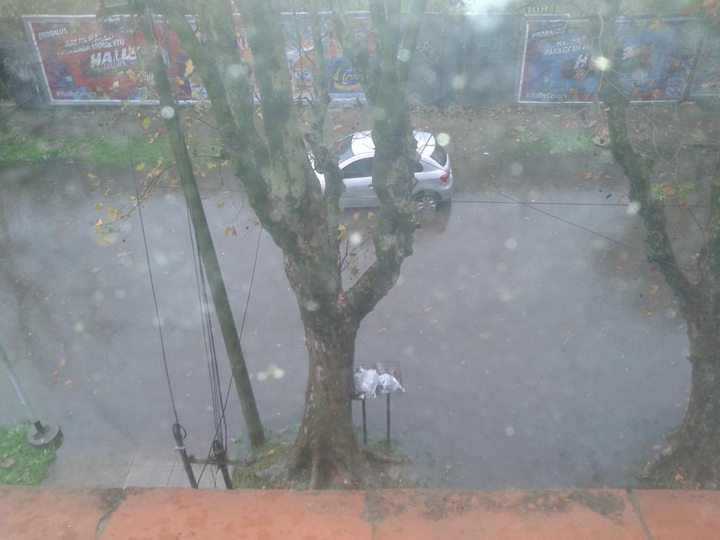 @alertatigre <a href="/MunicipioTigre/">Municipio de Tigre</a> destapa la boca de tormenta o hace la obra q haga falta.CalleTacuari. <a href="/SergioMassa/">Sergio Massa</a>