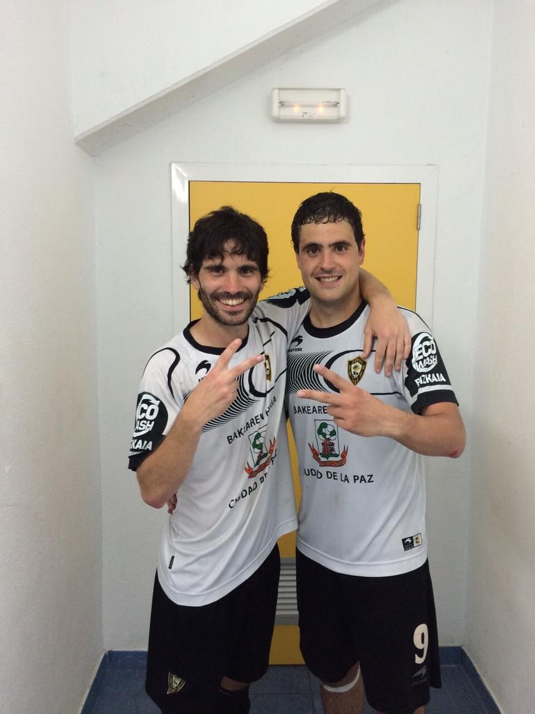 ImanolEtxabe's tweet photo. Segundo ascenso juntos! Más que un amigo! Grande Eriz! Forza Gernika! http://t.co/0H3rCtfDEz