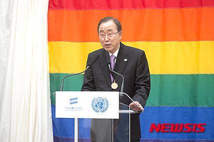 수꼴 개독들아. UN 공관에 가서 북치고 지랄좀 해보시길..ㅋㅋㅋ
반기문 총장 "동성결혼허용 美대법원 결정 환영"