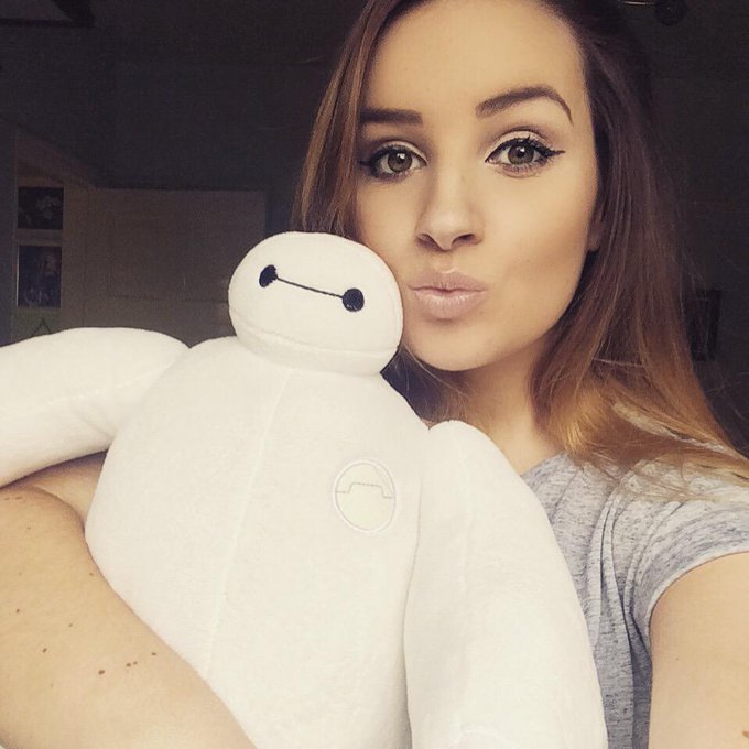 #baymaxselfie @Disney @BigHero6Fans #BigHero6 @DisneyPictures http://t.co/4fGTJxs3Yc