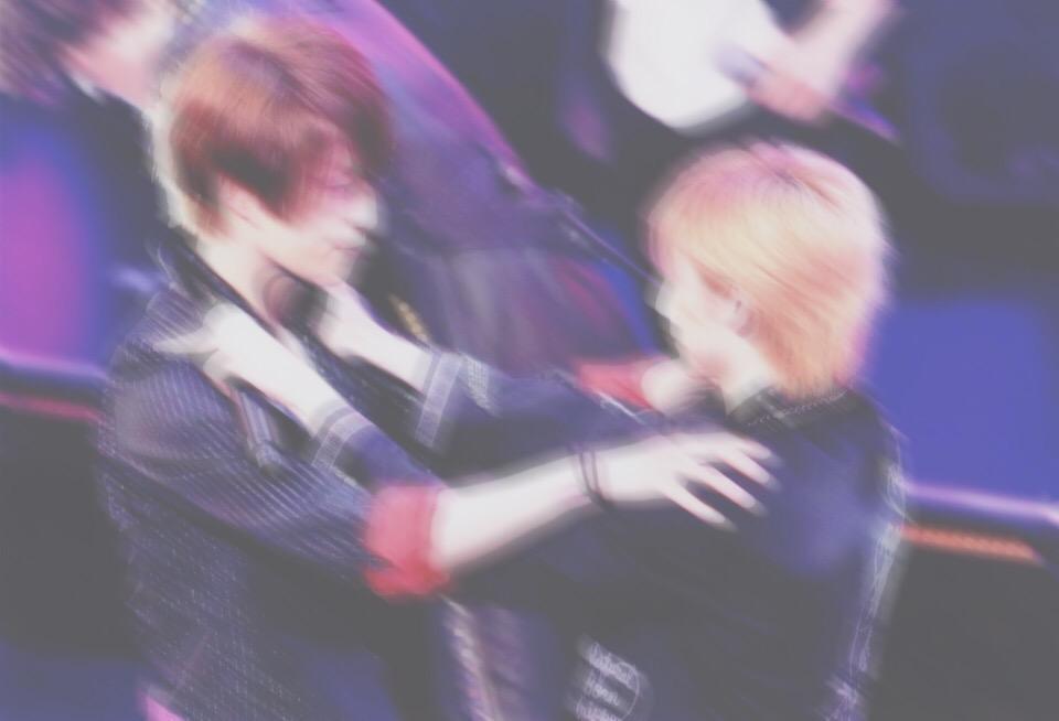 mxmyii's tweet photo. @@

　　　　　　　⌒⌒

　　　恋 は

　　　　　甘くて苦い

　　  溶けてくような

　　　（　　Rrr　⇄　Fff　　）

　　　　　忘れられない

　　　　　　　　香り ばかり

　　　　++

『』 http://t.co/TPiUqSaSoV