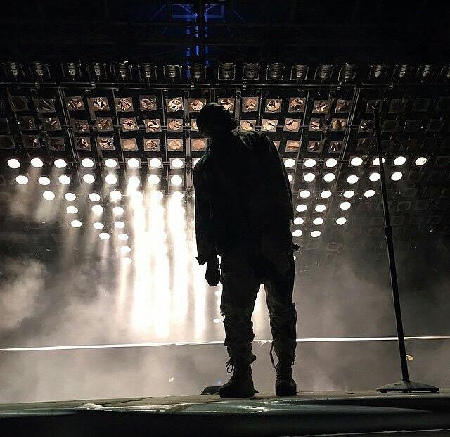 rhymeshow's tweet photo. #Glasto2015 KanyeWest http://t.co/QbGmtrgV2H