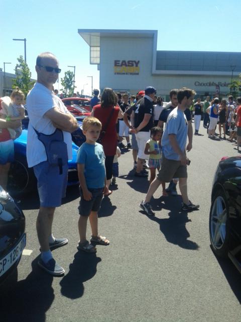 MakeAWishFrance's tweet photo. Ambiance familiale et décontractée... voitures mythiques!! #DriveAWish http://t.co/1cSW0wNxgo