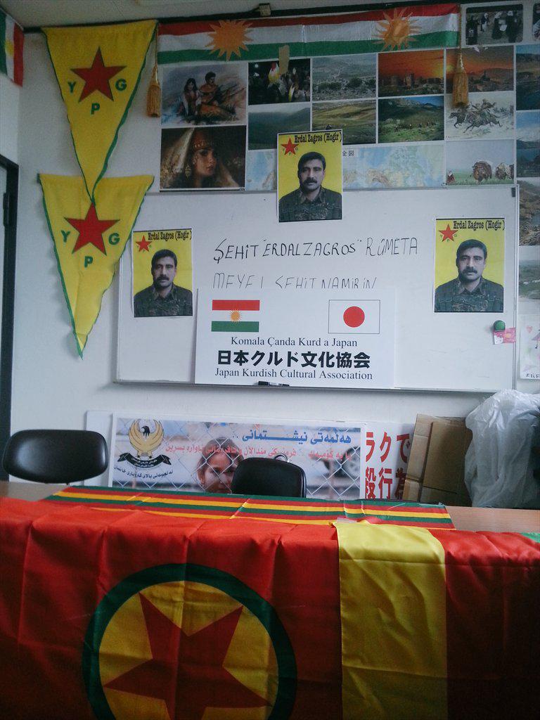 OsmanKurdish's tweet photo. Rojava ye Şehît ket. brê wî û hewale wî Serxwaşî yek japonya ye dan.
#KomelaKurd #ŞehitNamirin #ErdalZagros #Hogir http://t.co/LDgVeirNdq