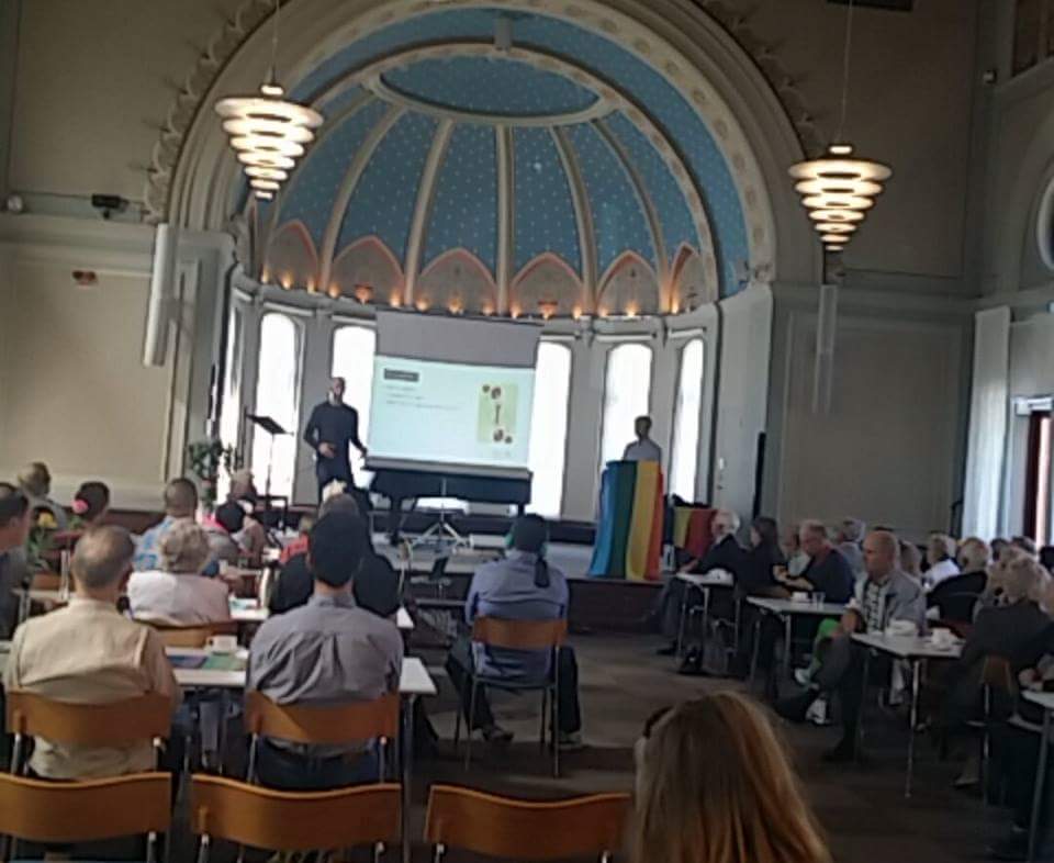 sundsvallpride's tweet photo. Föreläsning om idrott och utanförskap i Kyrkans hus. #sundsvallpride #Pride #sundsvall #christoffersmith #linusberg http://t.co/S5piSqbcrb