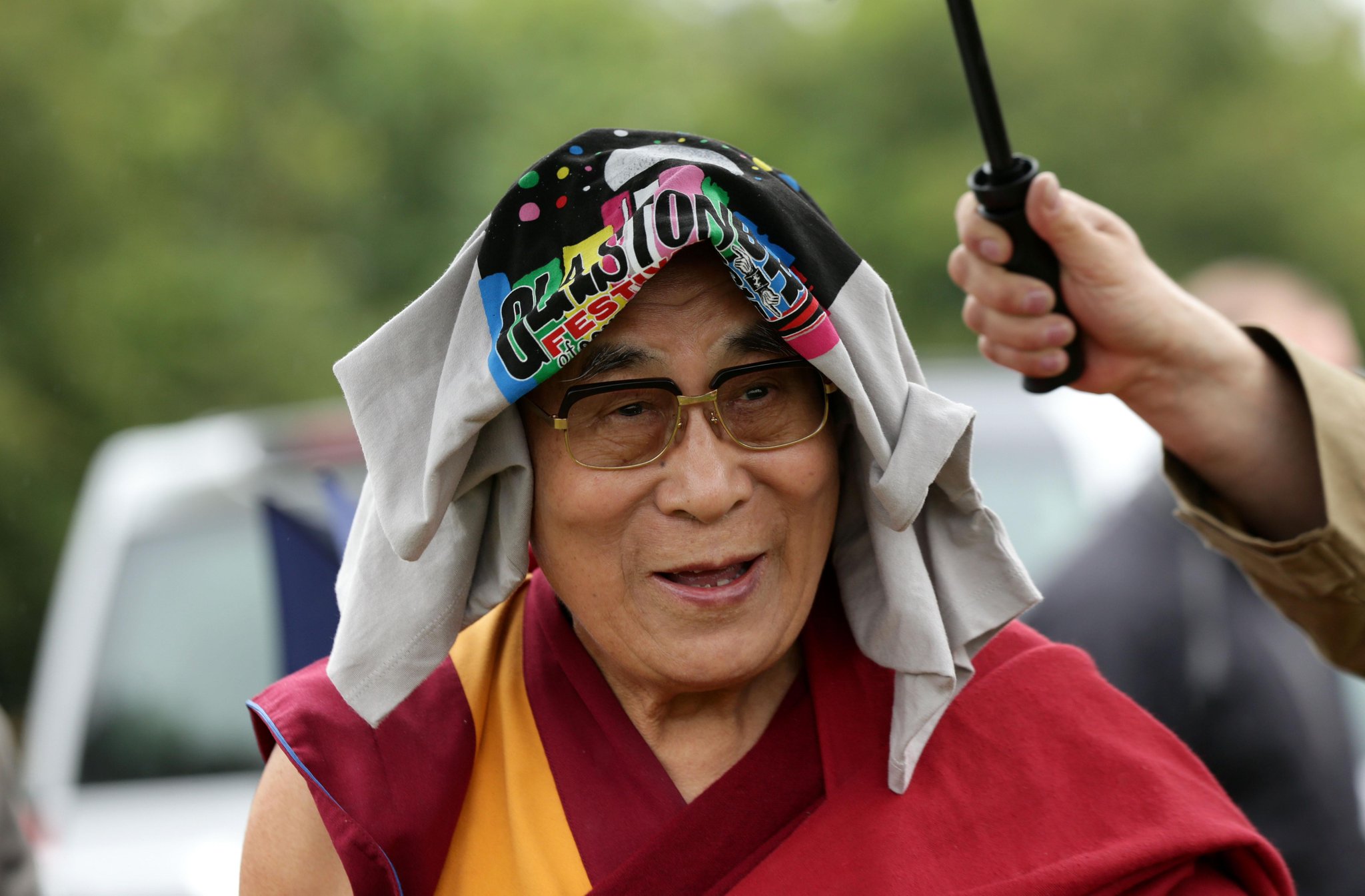 \" Glastonbury Festival fans sing Happy Birthday to Dalai Lama - a week early  