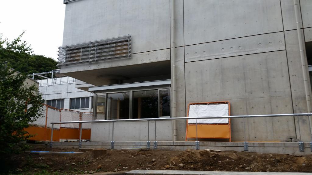 yeti55's tweet photo. 本当に工事が大好きな学校だこと http://t.co/CCutN7Hbqm