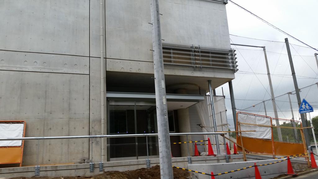 yeti55's tweet photo. 本当に工事が大好きな学校だこと http://t.co/CCutN7Hbqm