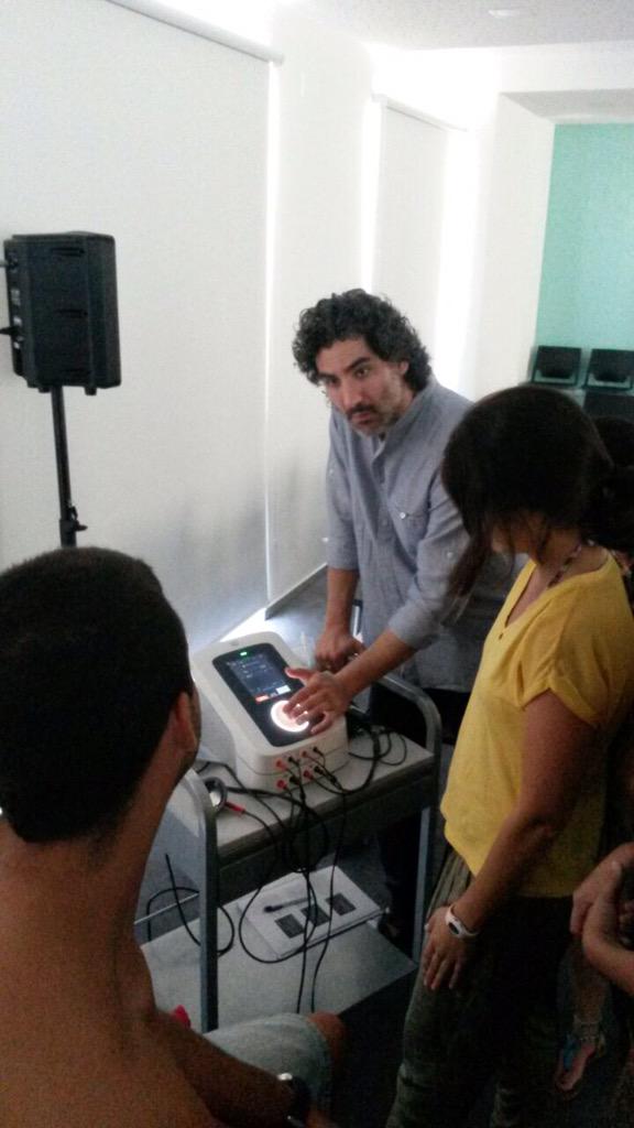 MVClinic's tweet photo. .Comenzamos el domingo con #microcorrientes vía #convencional e #invasiva #fisioinvasiva @LMMFARINHA @primfisio http://t.co/w5lVA7MK0t