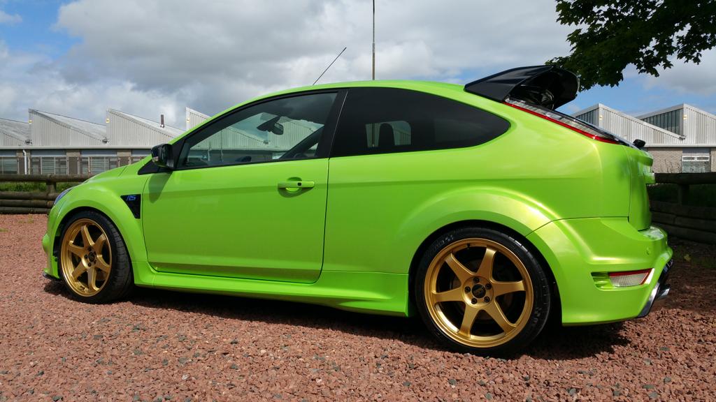 __gally's tweet photo. Utterly magnificent in the sun!
#Ford #RS #Detailing #CarPro #reload2015 #Werkstat #swissvax #bos #ultimategreen http://t.co/O6DkN6CqVJ