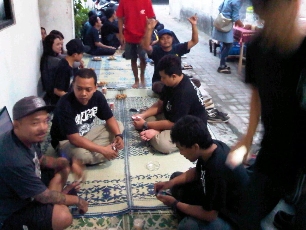momonsurf's tweet photo. Waaa iki "@BALKOTcrew: Kumpulan lamarane anang ! http://t.co/8pCANMXBBz"