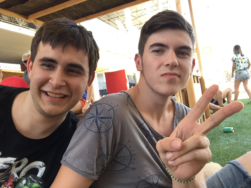 MulafestIsla's tweet photo. @AguirreFlores09 @a_lastres95 #KaliseRefrescaMulafest #MULAFEST2015 http://t.co/Gz2EAlpXA6