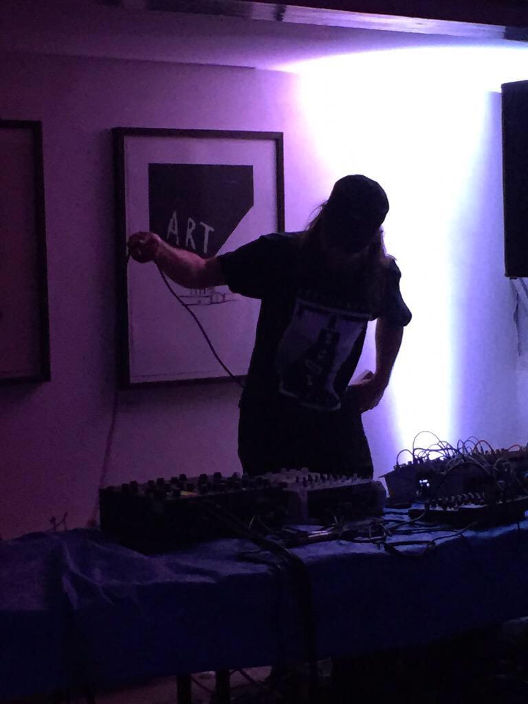 RussellHaswell's tweet photo. Pics of LIVE @BeaconsfieldArt #SupportBeaconsfield via @hs_accumulator CHEERS http://t.co/Cyg0mHrlR9