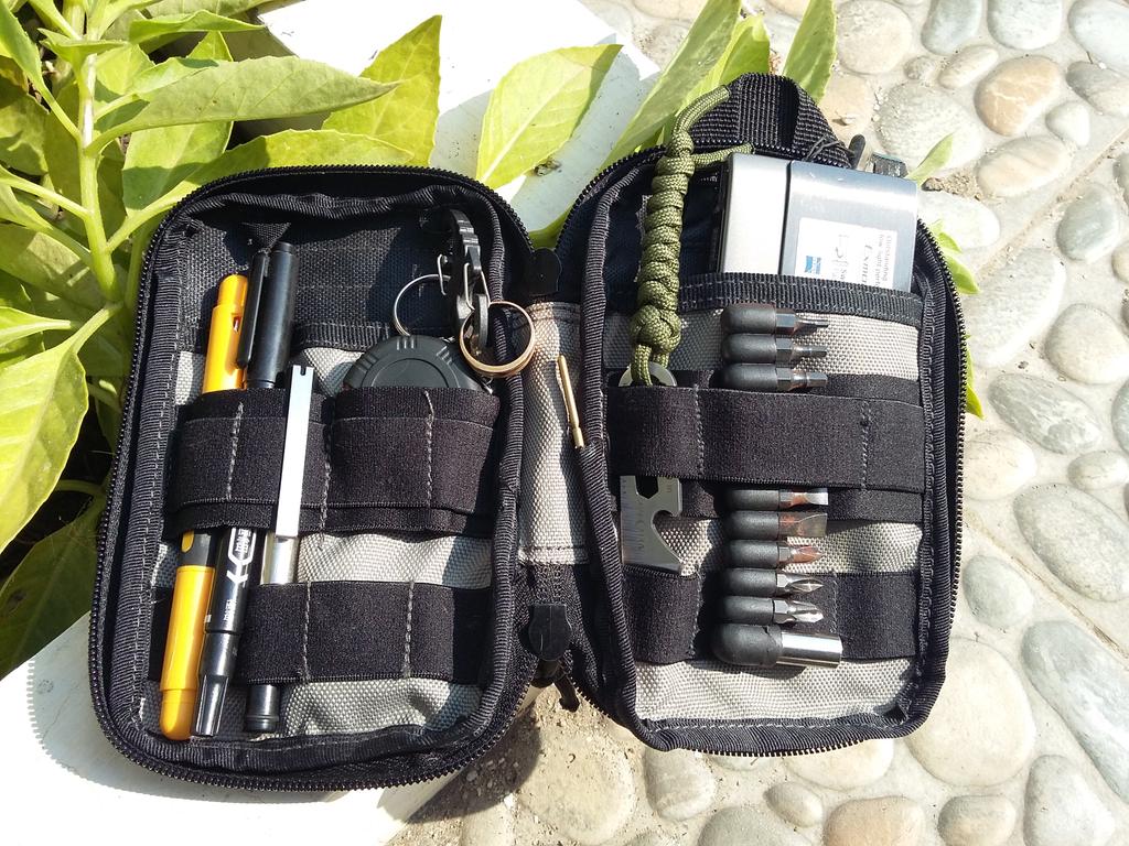 dojosdojo's tweet photo. Tactical pouch bahan cordura keep it simple.keep it organize !!!ready in dark brown, black and maroon http://t.co/qZoF8eUc3A