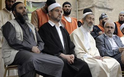 Al_Pacino_'s tweet photo. R.Ghannouchi qui parle de mesures liberticides #PRT et si on lui rappelait quelques événements .. #Ennahdha #Troïka http://t.co/IL46bUdHQO