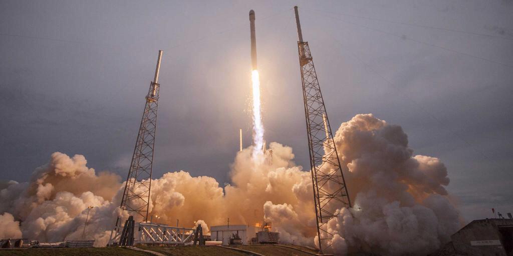 SPACEetc's tweet image. SpaceX Is Trying A Revolutionary Rocket Landing Today | read.bi/1IzcGRD @BI_Science