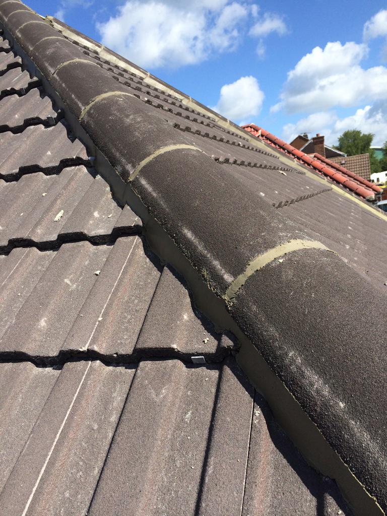MorganSons's tweet photo. #new #laid #ridge #tiles on #marley #sandfaced #brown #tiles by http://t.co/5wqouCGhUH http://t.co/oWeTjOz7ZP