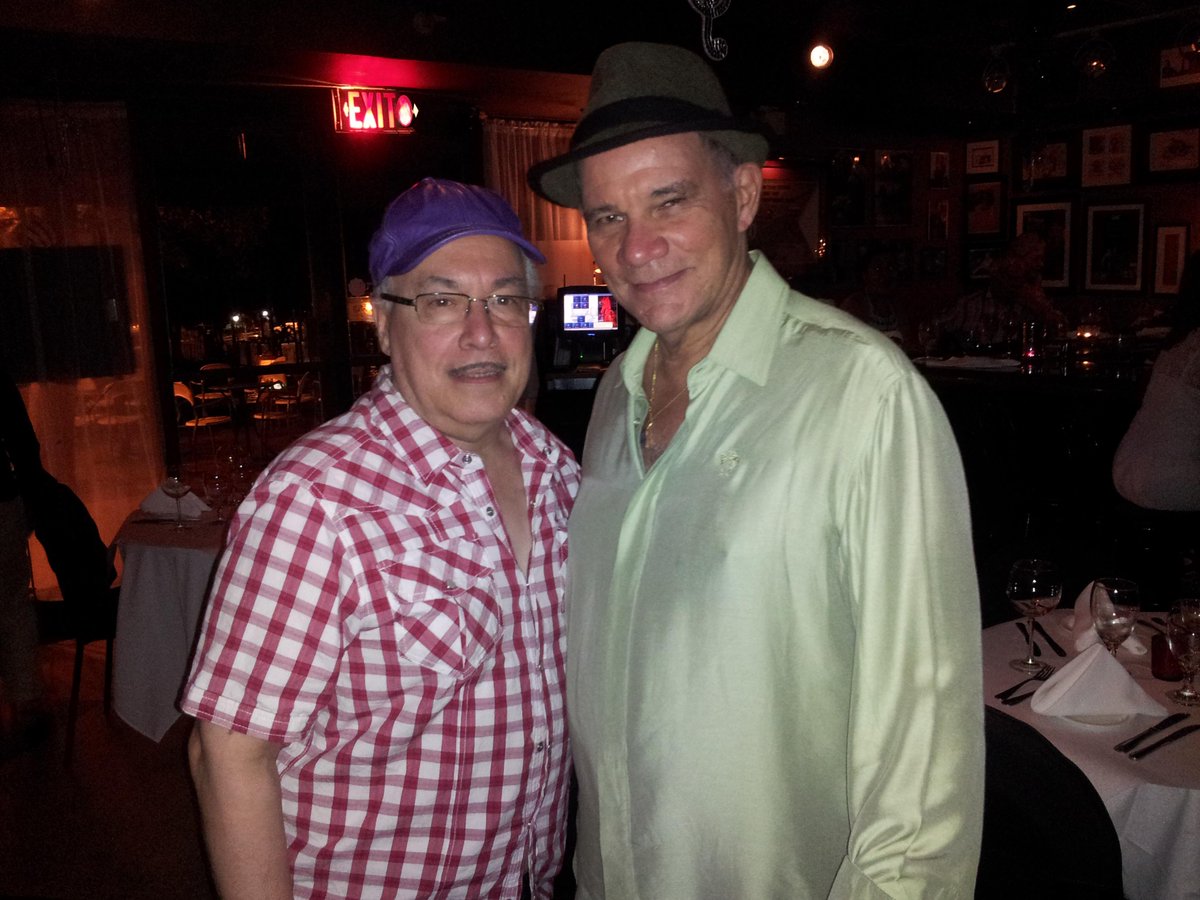 CarlisMusic's tweet photo. @EddieGo96670063 Hey Eddie, We're Tweet buddies now.... @carlisfinebistro, @RoyalVintagePR http://t.co/wh6bjHyNDO