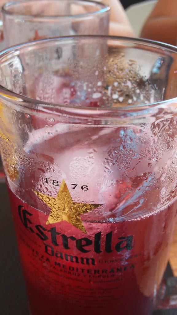 RafiyaSanchez's tweet photo. Aquí, con la ola de calor! 😄😄😄😄😄😄 @aranxa232 @pablosanchezgom @illo57 @rafausero27 http://t.co/gVgArv9WrG