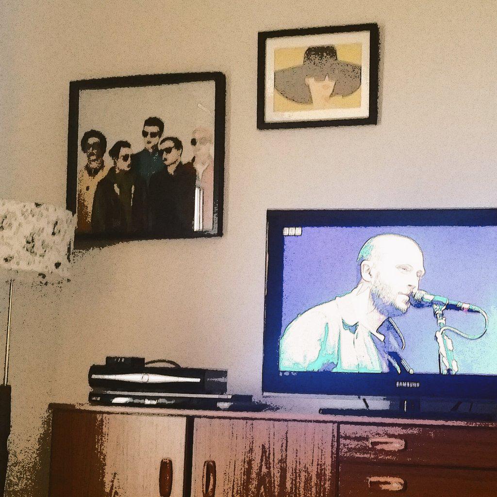 bumblegirl32's tweet image. Seeing double, YEAH!!!! #Glastonbury #macabees