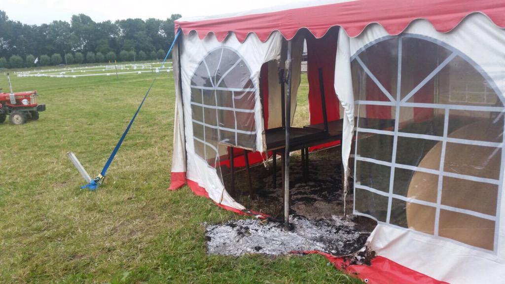 MarkCobussen's tweet photo. Brand manege... Iemand moet toch info hebben? http://t.co/Um4P3xCUmv